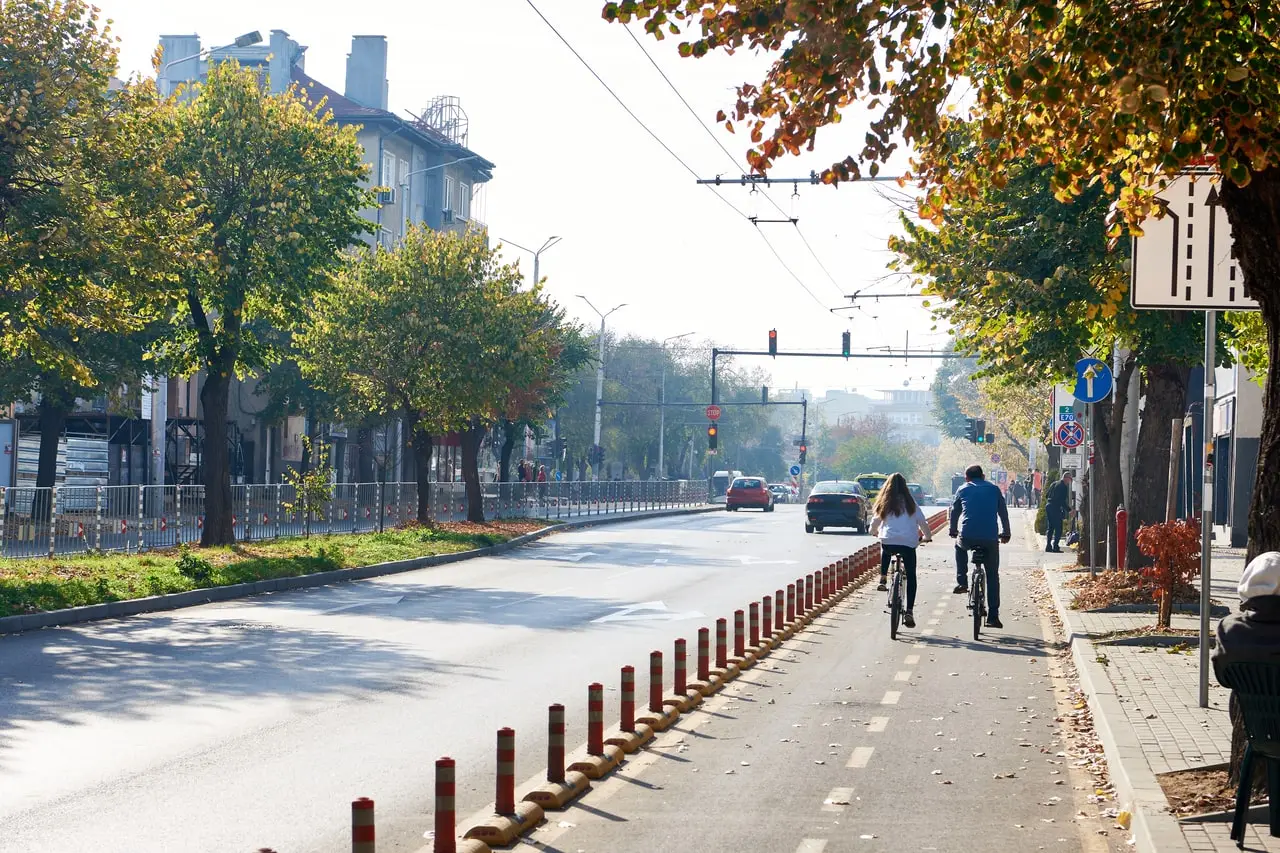 protected bike lane protected bike lane
