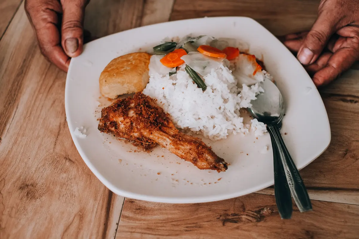 Plate of grilled chicken, rice and vegetables, a post-ride meal with 35 to 45 grams of protein
