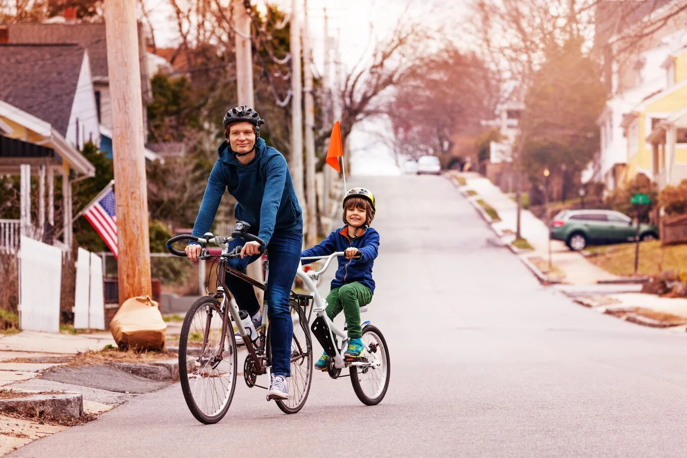 dad cycing with kid